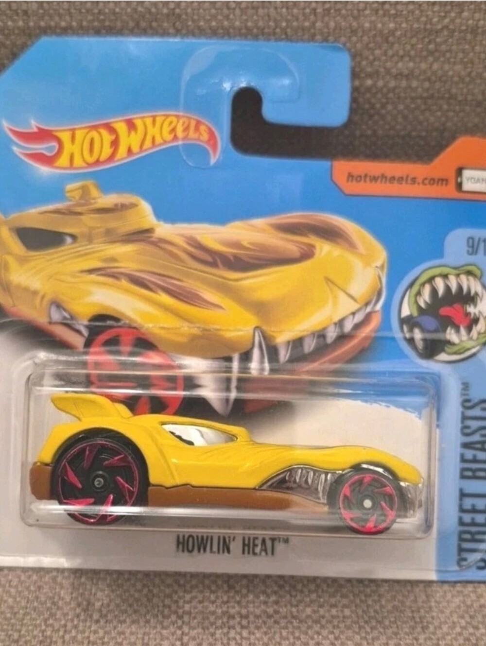 Howlin' Heat™ Yellow/Brown/Red 2017 Hot Wheels Street Beasts 9/10 #142/365 New